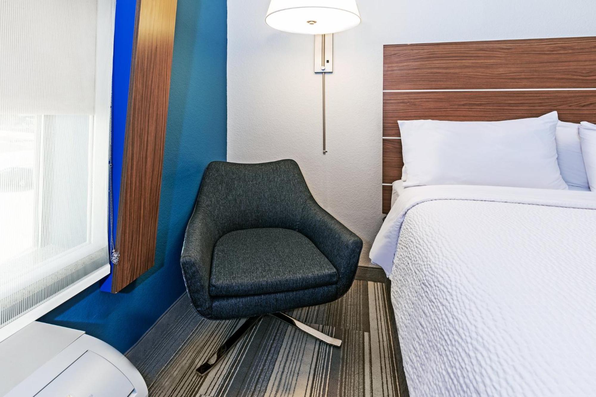 Holiday Inn Express & Suites Del Rio By Ihg Экстерьер фото